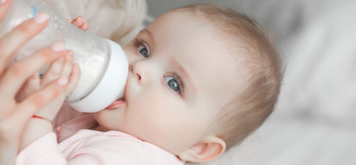 Latte artificiale in polvere per neonati: come renderlo sicuro